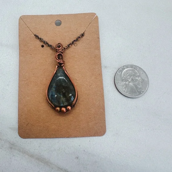 Labradorite wire wrapped necklace - Picture 3 of 3